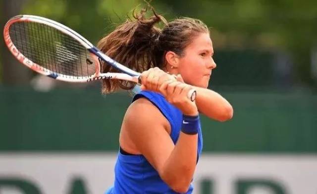 黄蜂队的三 黄蜂队的三