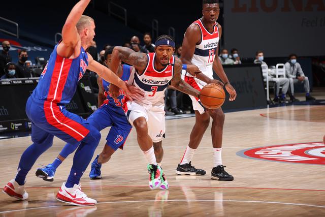 发出严厉警 发出严厉警